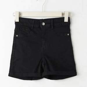 Svarta Molly shorts ifrån Gina Tricot, 9cm innerbenslängd