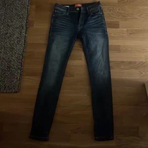 Jack n Jones jeans - Tja! Säljer mina Jack n Jones jeans i ett jätte bra skick