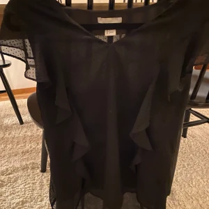 Magefin blus!!💗💗 - Blusen är jättefin men kommer inte till Andvändning och säljs därför 💗 tveka inte på att höra av dig vid frågor!😇❤️