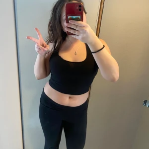 Linne - Jätte fint linne typ ifrån H&M. Köpt ifrån divided och är i storlek M. Andvänd en del i sommras. 