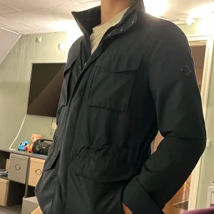 J.Lindeberg overshirt - Ny pris 3500kr | Mitt pris 1099 | 9/10 skick inga defekter osv, säljer då jag börjar växa ur den