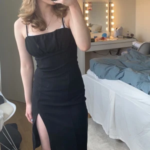 Klänning - Aldrig använd klänning från HM. Skicka vid minsta funderingen!