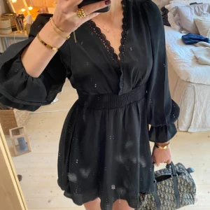 Klänning  - SUPER snygg klänning värklugen!!