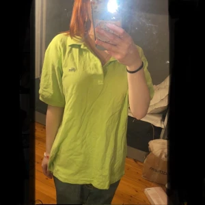 Grön skjorta  - Den har en krokodil på💚🐊