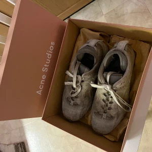 Acne studios Manhattan  - Använda skor  Storlek 44 Trasig innesula 