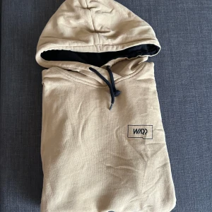 Warp hoodie  - Warp hoodie i camel färg, strl M. Knappt använd, mens size. 