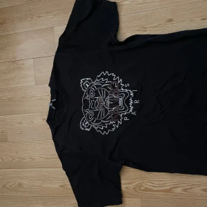 Kenzo  - Helt ny kenzo tröja. Säljer pga för stor. 🤷‍♂️