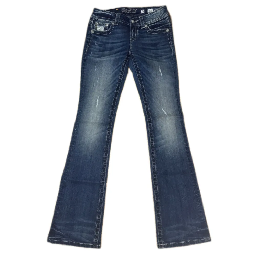 Miss Me jeans i modellen ”JP6273B2/ skinny” midjemåttet rakt över är 37,5cm. Ytterbenet 107,5cm och innerbenet 85cm. Jeansen är som nya. Kontakta vid intresse!. Jeans & Byxor.