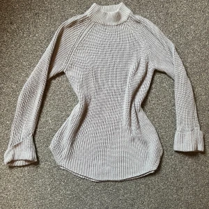 Stickad tröja - Fin grå stickad tröja.  Jättebra skick!