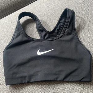 Nike sport topp XS nyskick  - Svart Nike topp storlek XS 