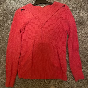 ”Omlott” tröja - Väldigt fin omlott tröja från COS! Säljer då den inte kommer till användning 