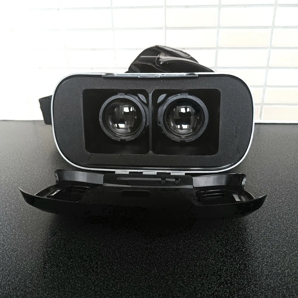 VRG-02 Spectra optics virtual reality glasses VR glasögon för mobil Använd några enstaka gånger, men legat utan skyddsbox, så några skav,  men fungerar felfritt. Övrigt.