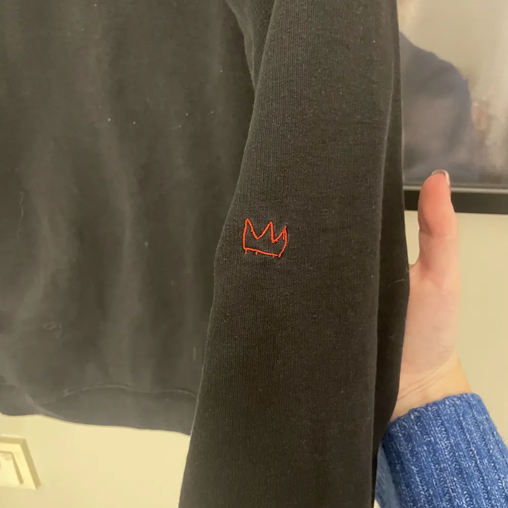Hejsan, säljer min fina hov1 kärleksbrev hoodie. Köptes från deras drop 2018, använd få gånger men ingen tecken på slitage💗. Hoodies.
