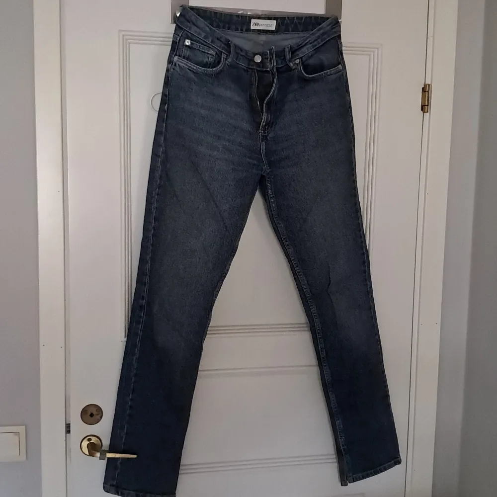 Super fina och sköna jeans med slits längst ner . Jeans & Byxor.