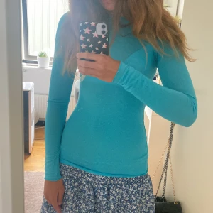 Intimissimi tröja - Säljer min jättefina intimissimi tröja då jag har en till. Köpt för 559 på zalando. Använd runt 5 gånger och den ser lite luddig ut på sista bilden men det syns inte när man har den på sig! Då ser den ut som ny!💞💞