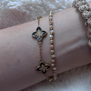 Armband blomma - Supersnyggt och trendigt armband från Raglady som tyvärr inte kommer till användning längre. Mycket fint skick.