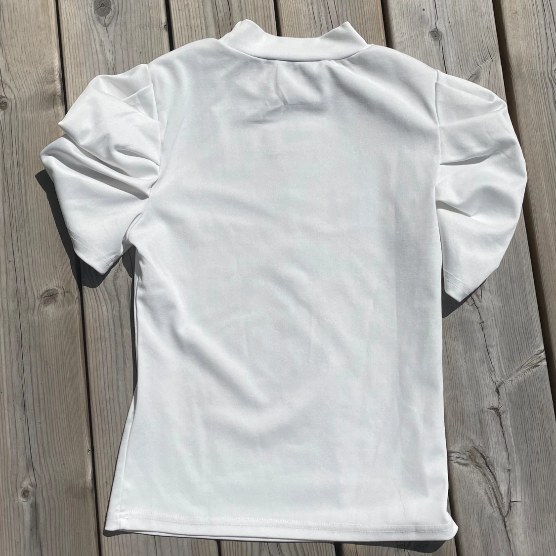 Vit tröja med puffarmar  - 90