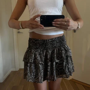 Kjol - Super fin orm mönstrad kjol, använd men inga defekter! 🤗🤗