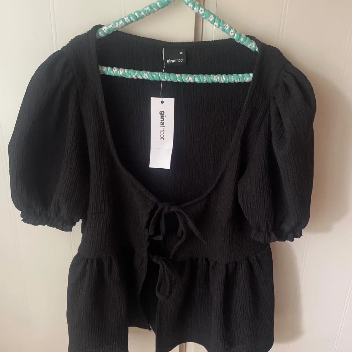 Svart blus Gina Tricot