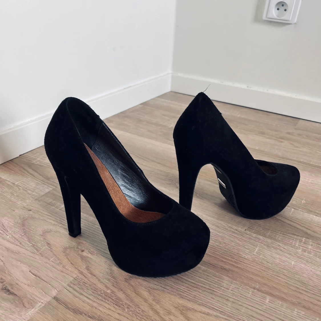 Platåpumps i sammet - 91