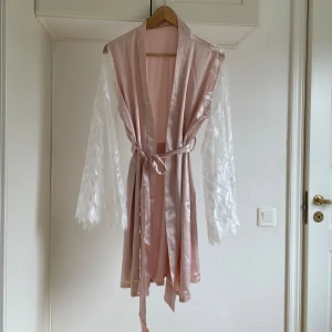 Morgonrock  - Storlek M/L nyskick 