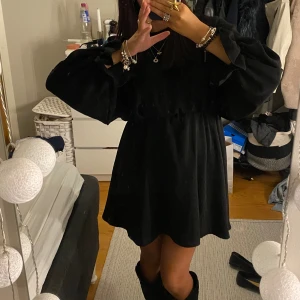 Klänning  - Sjukt snygg klänning!!!🧚🏼‍♀️🧚🏼‍♀️🧚🏼‍♀️🎀🎀🎀🥹🥹🥹💅🏼💅🏼💅🏼🧸🧸🧸🌸🌸🌸Men tyvärr förstor för mig