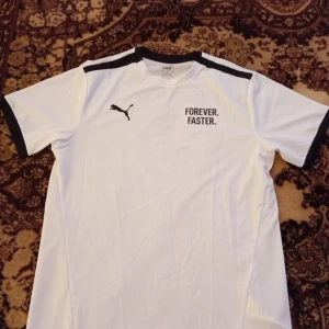 Puma fotbolls tröja storlek M - Puma tröja