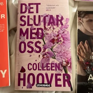 Det slutar med oss - Populär på på svenska av Colleen Hoover