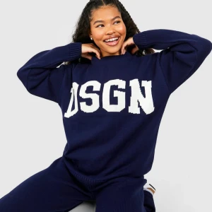 DSGN Stickad tröja  - DSGN stickad tröja från Boohoo. Aldrig används. Väldigt fin tröja!