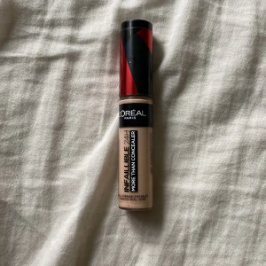 Loreal concealer - Loreal infaillible concealer i färgen oatmeal 324 Avoine. Endast testad 1 gång. Priset är + frakt. Använd inte köp nu utan kontakta mig privat vid intresse!🥰