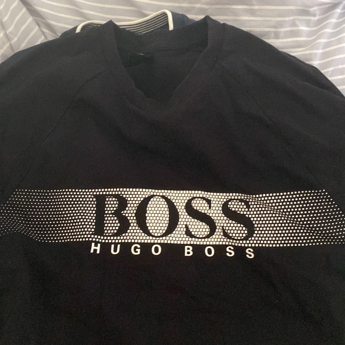 4 Hugo boss sweatshirts - 92