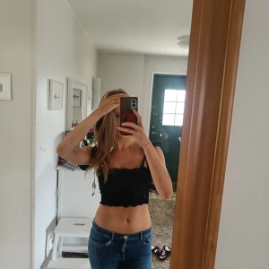 Svart topp - Liten svart topp i liten storlek 