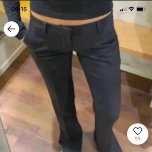 Lågmidjade kostymbyxor - Lågmidjade kostymbyxor från bikbok💗