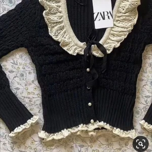 eftersöker!! - Söker denna tröja från zara eller likande! storlek xs