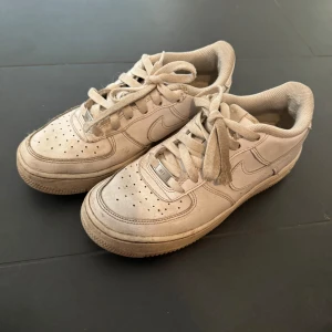Airforce - Använda, blir vita om man tvättar dem