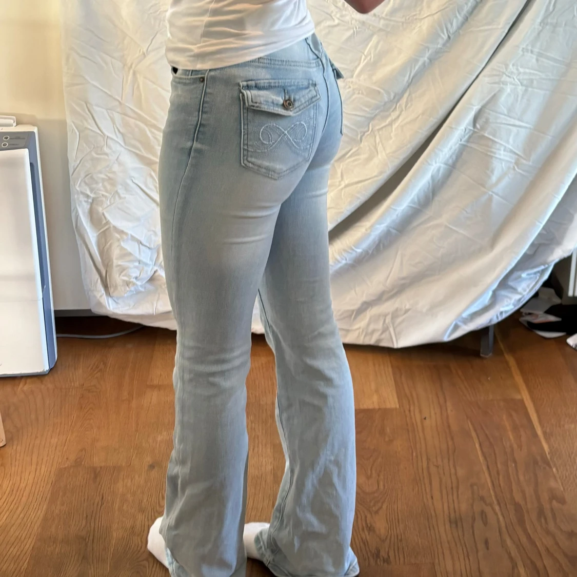 Ljusblå jeansbyxor - 91