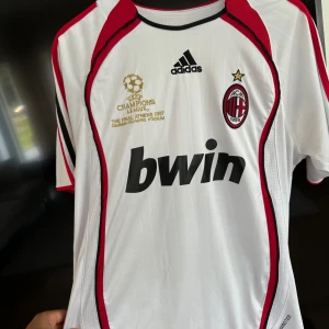 Milantröja - Vintage milan tröja, kommer aldrig till användning