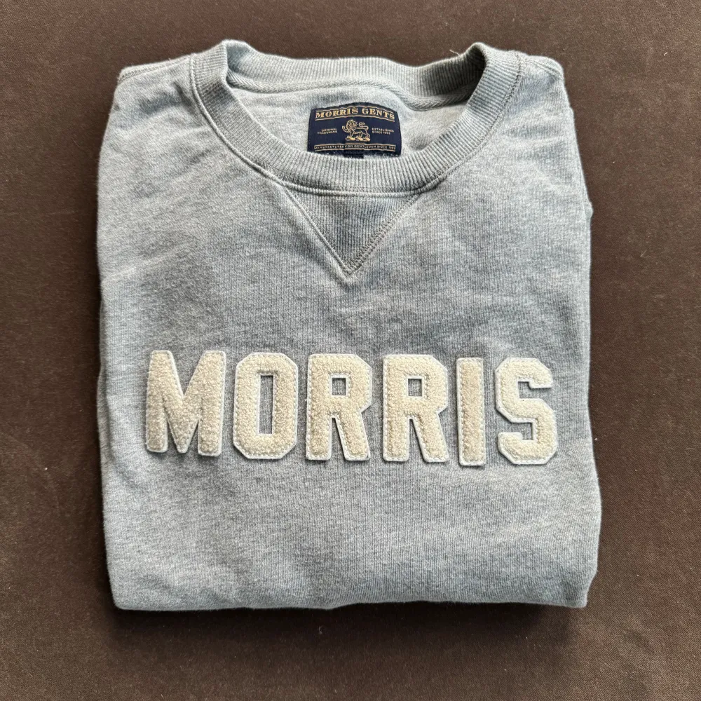 Sweatshirt från Morris. Köpt på morris-butiken på NK för längesedan. Använd några få gånger.. Tröjor & Koftor.
