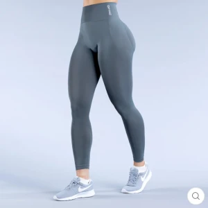 DFYNE Tights - Använda en gång men tycker de sitter alldeles för tight på mig. Så säljer de pga att de är för små :/