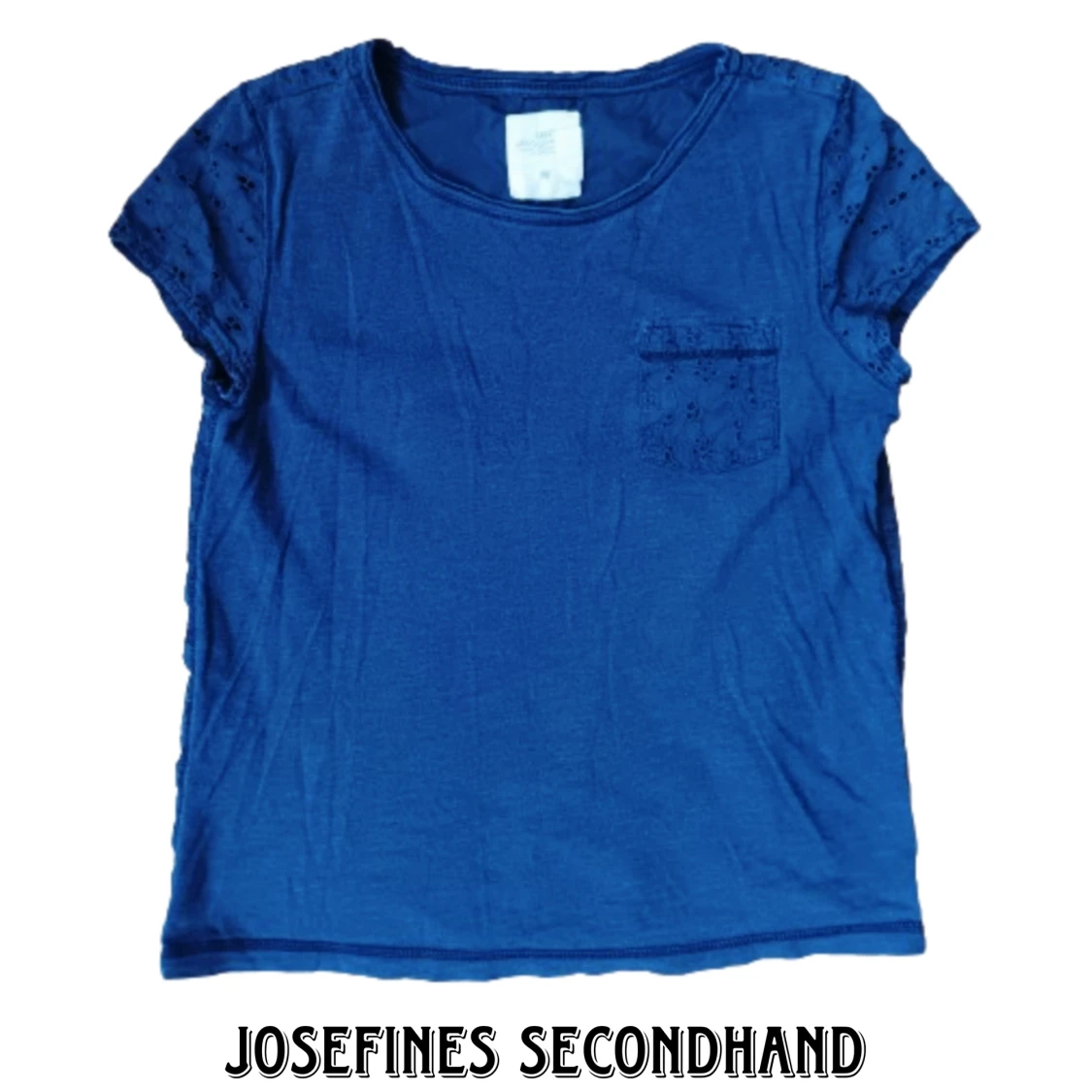 Blå tröja med blommig spets