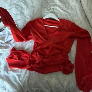 Strl 36 med knyte vid sidan  - Strl 36 med knyte vid sidan 