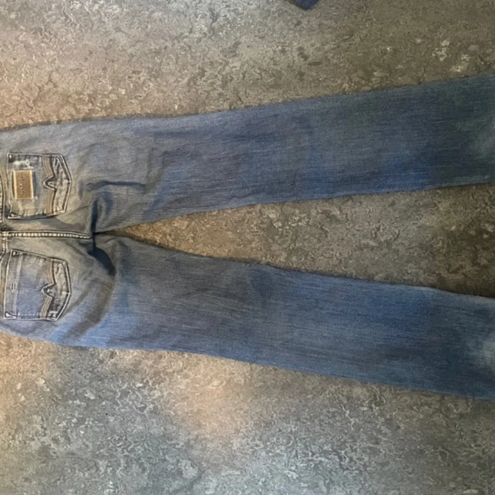 Jätte fina jeans, i storlek xs fast passar dock också S, helt nya  bara testade, köpta för 700 Pris kan destrueras!💞. Jeans & Byxor.