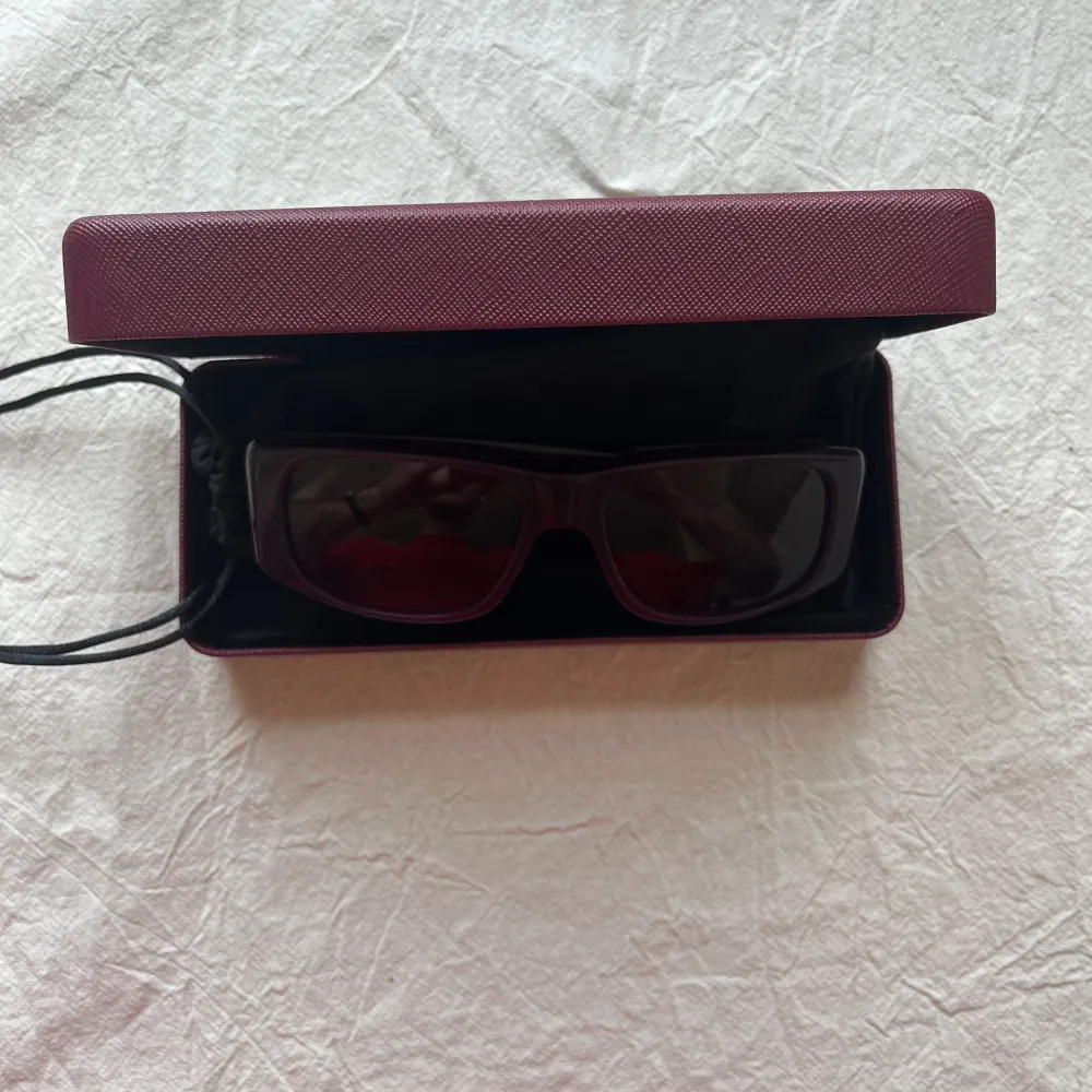 CHIMI Lilith sunglasses in colour “wine”. Perfect condition, hardly worn. Comes with soft pouch & hard CHIMI case in the limited wine colour . Muu.