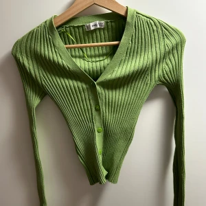 Grön blus - Grön blus i bra skick. Storlek XS men passar S