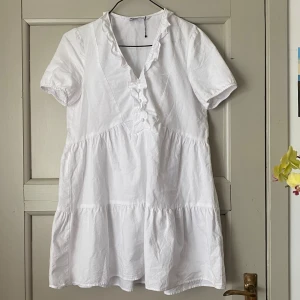 Zara klänning - Så fin vit klänning från Zara!💘
