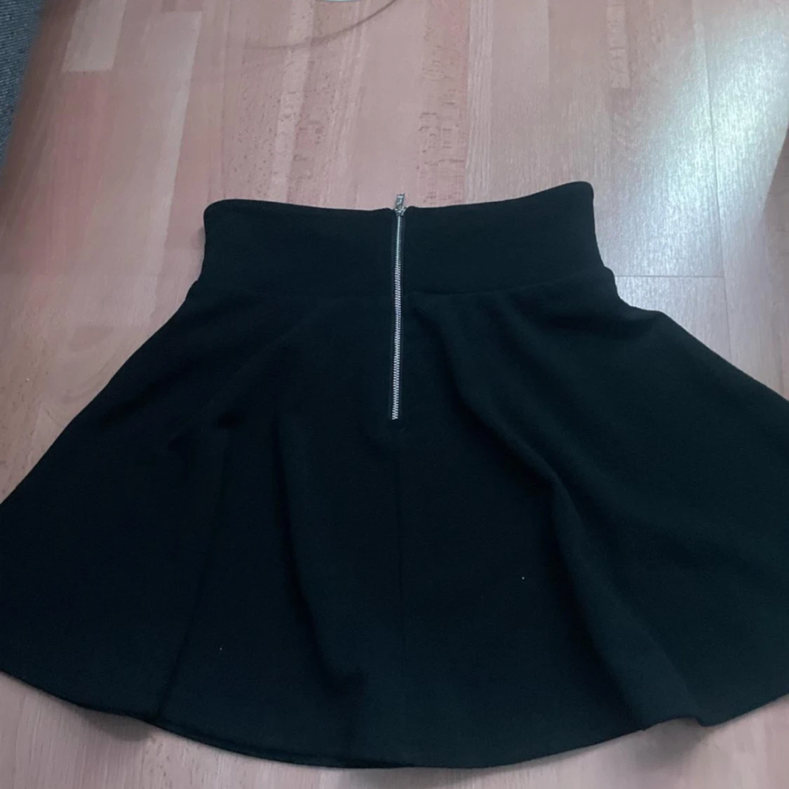 högmidjad svart kjol - 91