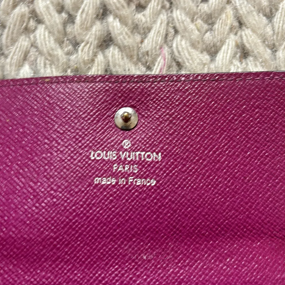 Lila Louis Voitton Made in France . Accessoarer.