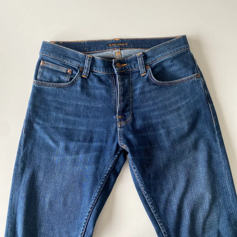 Tjena, säljer nu mina jeans från Nudie. Modellen heter grim Tim och är i superfint skick. Vid frågor och funderingar tveka inte att höra av dig!!!. Jeans & Byxor.