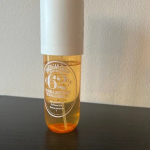 Sol the Janeiro 62 - 240 ml men ungefär 220 ml kvar. Andvänd några gånger. MASSOR kvar. 