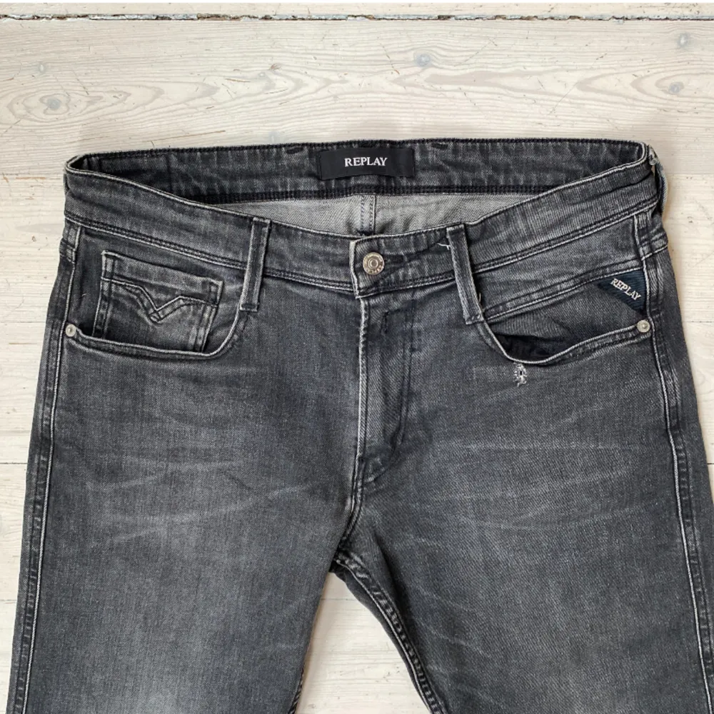 Replay Anbass jeans i mycket fint skick 🙌 Storlekslappen är borta men de är storlek 33/32. Skriv vid fråga 👍 . Jeans & Byxor.